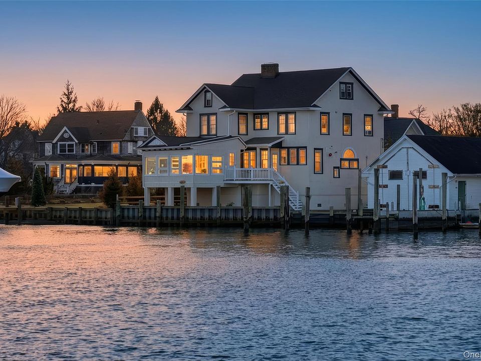 Amityville home price chart