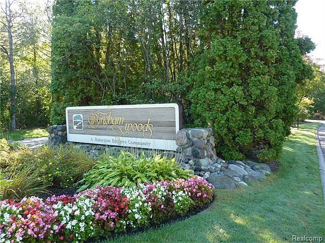 Bingham Woods condominium community