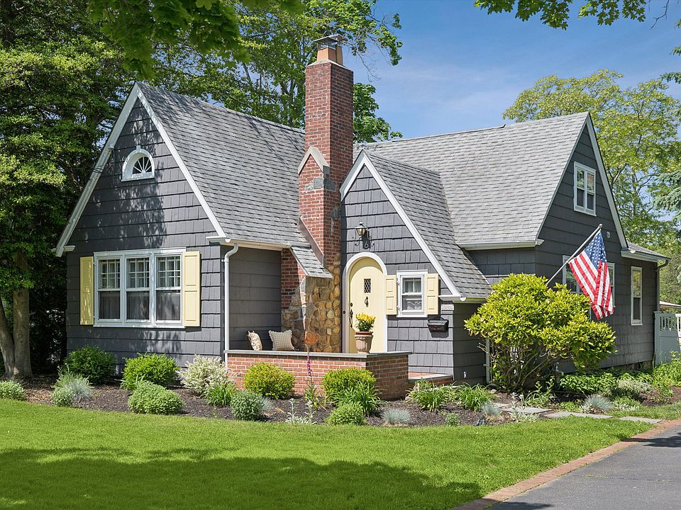 Center Moriches homes exterior