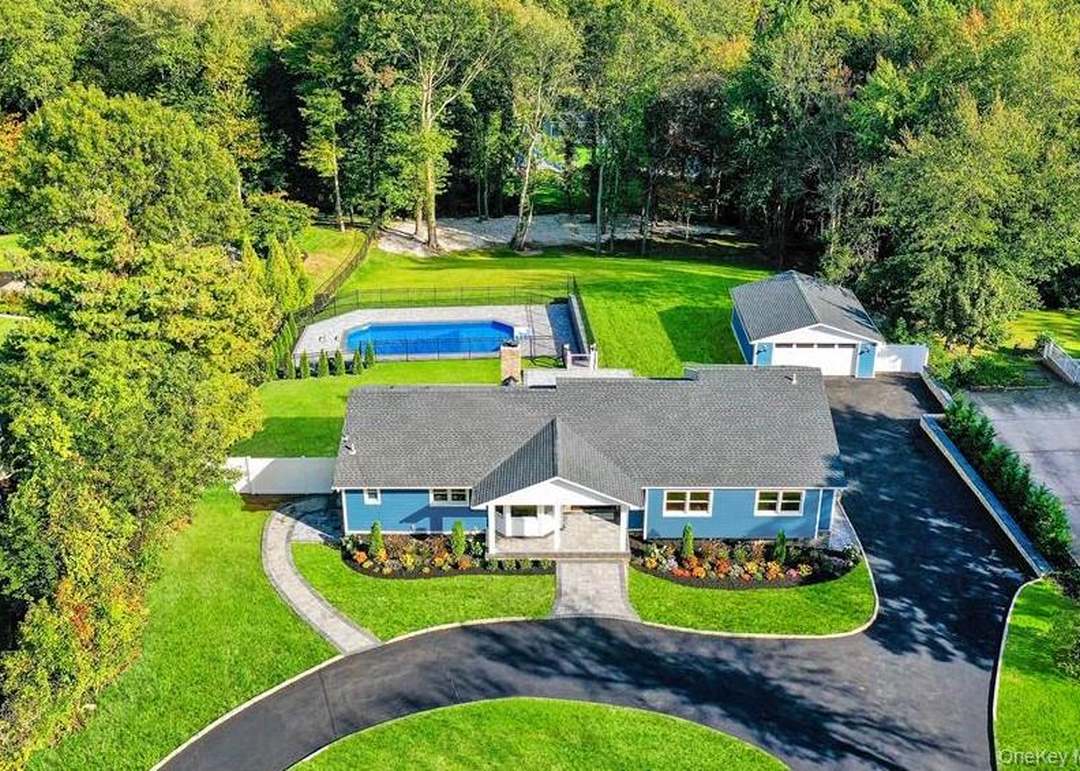 Dix Hills home prices table