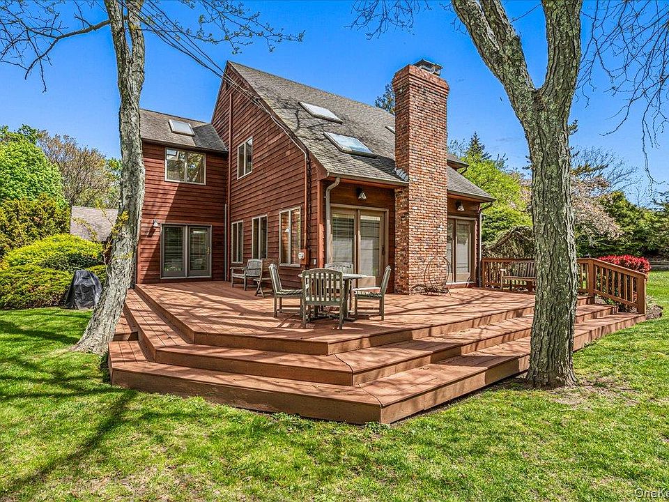 East Setauket housing costs