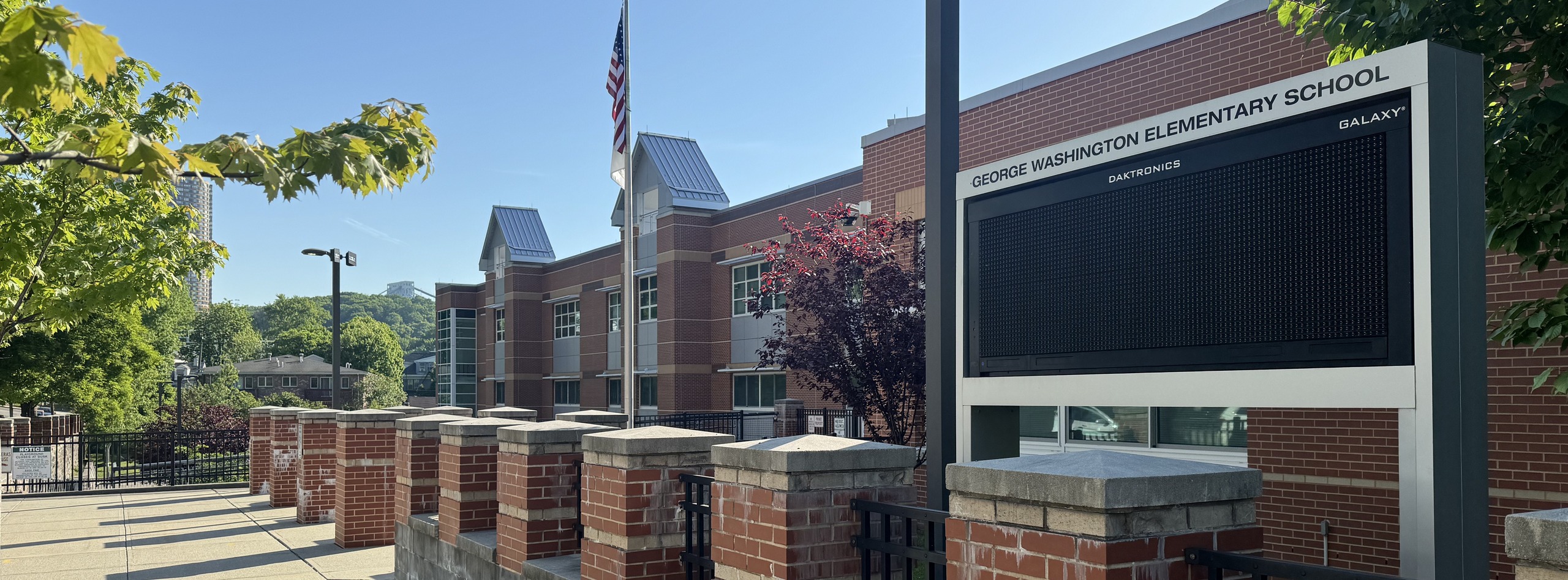 Edgewater schools and economy