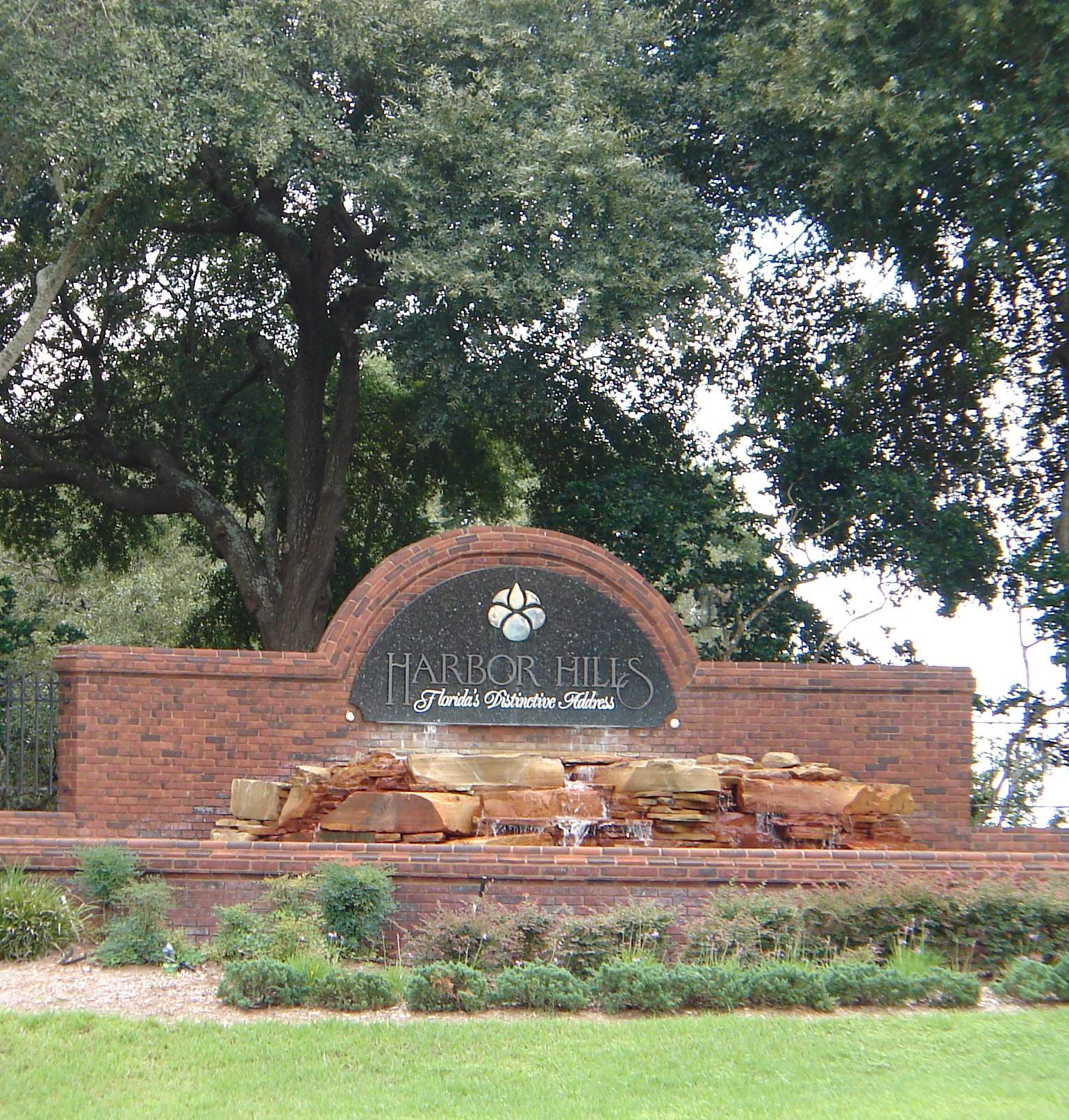 Harbor Hills gated entrance