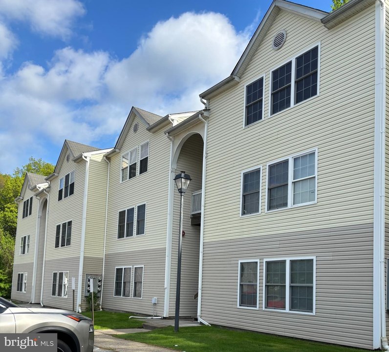 New Castle rent by unit size