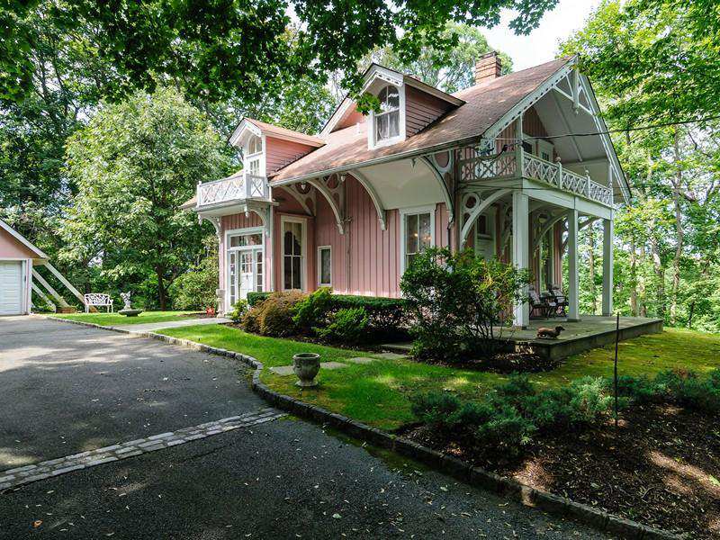 Roslyn homes exterior