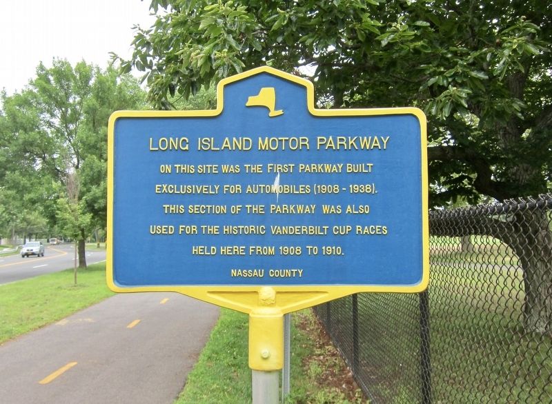 Vanderbilt Motor Parkway marker