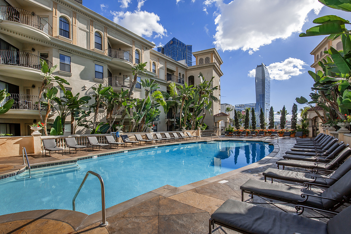 apartment amenities pool gym