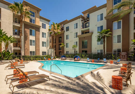 apartment amenities pool
