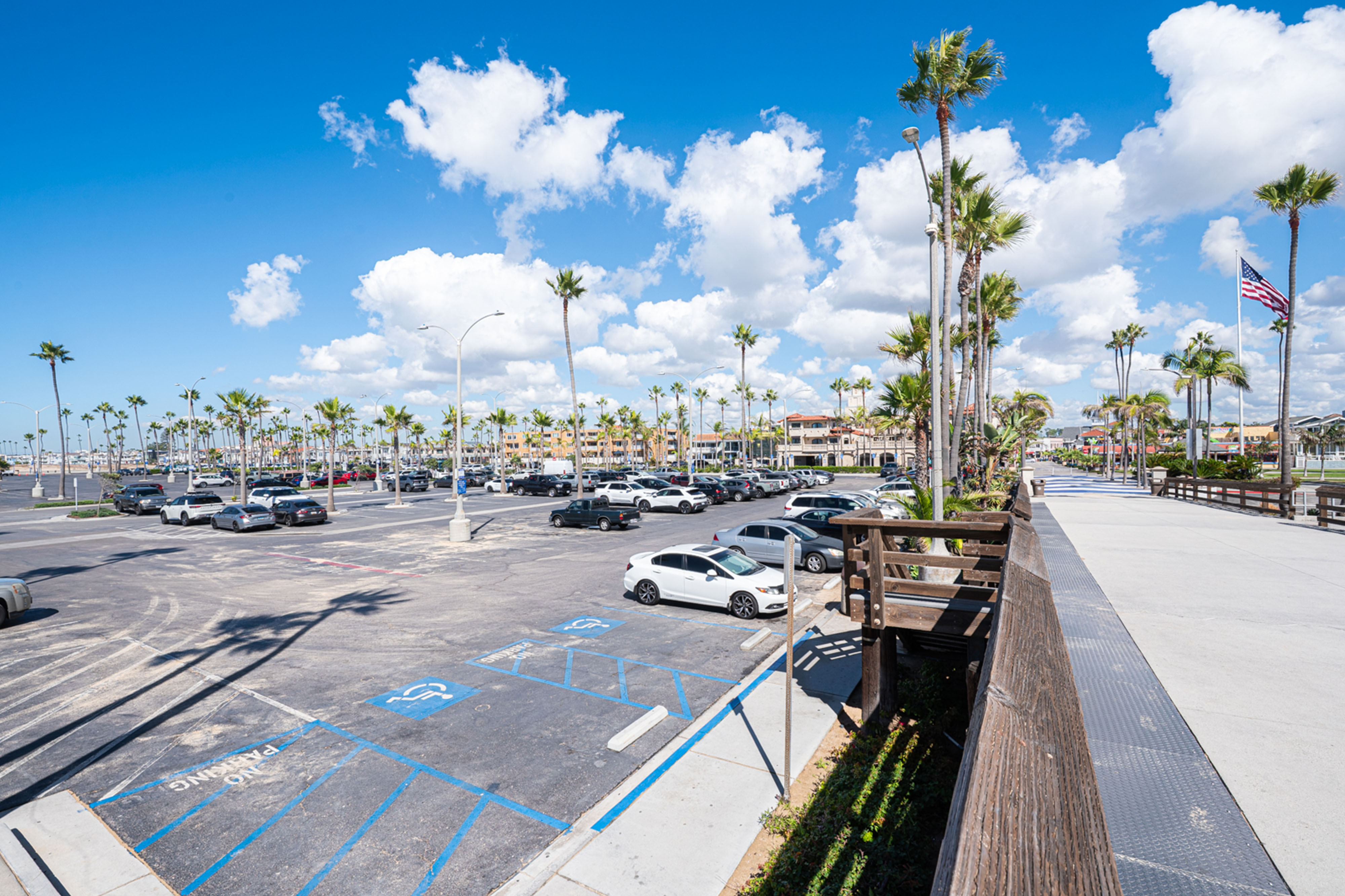 balboa pier crowds parking
