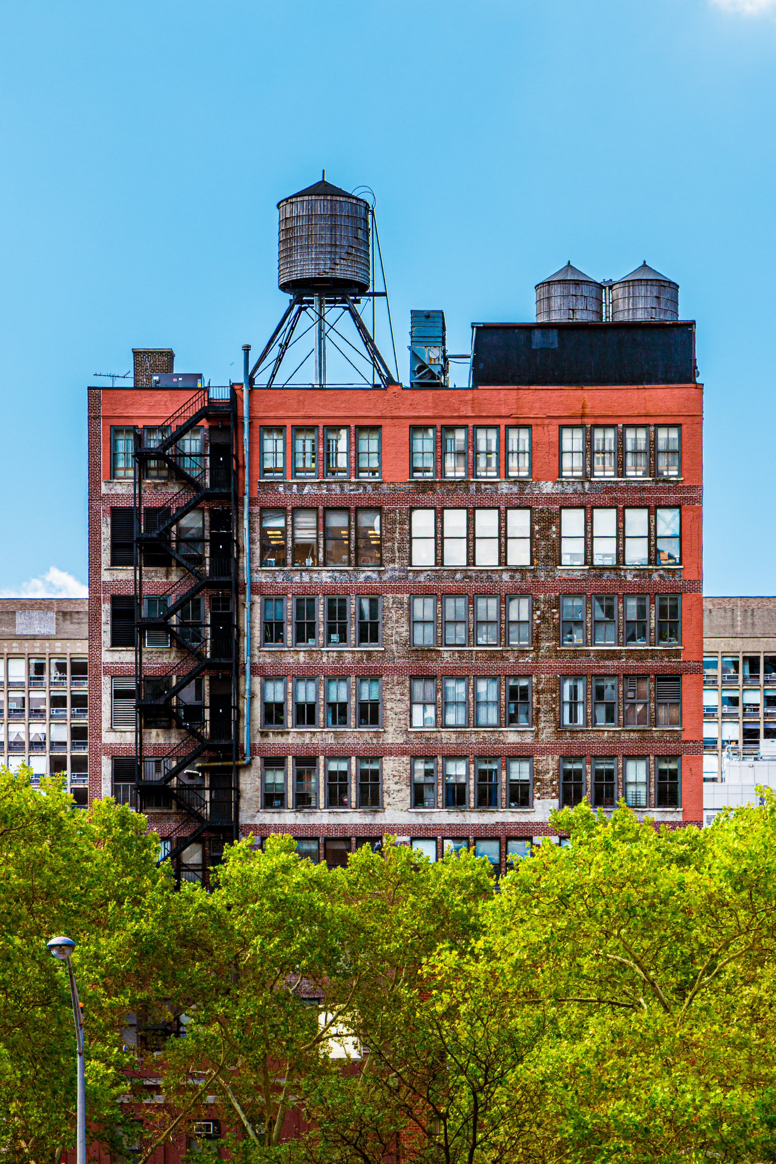 manhattan apartment building exterior