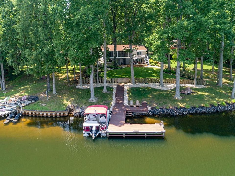 named communities lake caroline