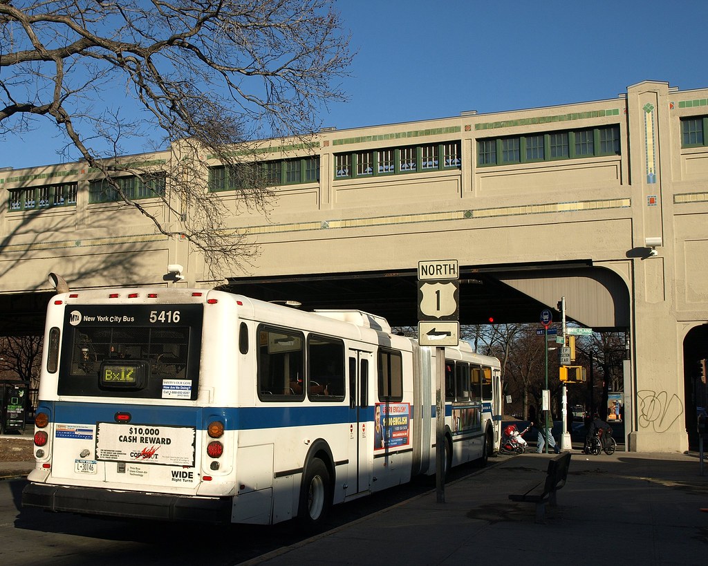 pelham parkway subway station