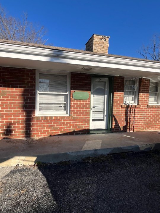 roanoke apartment listing