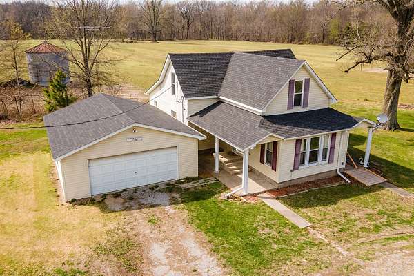rural farmhouse acreage Illinois